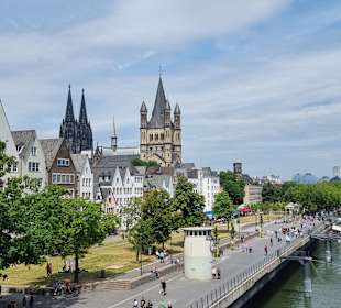 Uferpromenade mit Pegelhäuschen