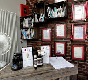 Impressionen aus der Destillerie Piekfeine Brände