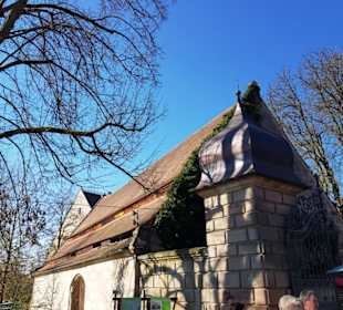 Am Eingang vom Schloss