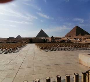 Blick auf die Pyramiden und die Sphinx in Kairo 