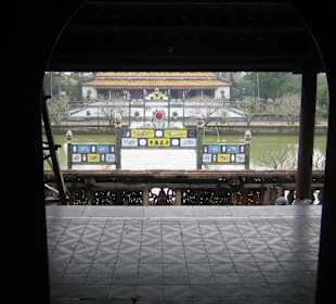 Die Aussicht aus der Halle ...