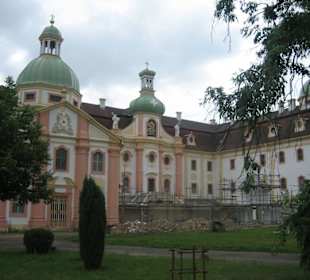 Kloster mit Kreuzkapelle