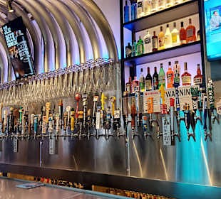 Theke mit über 100 Zapfhähnen 