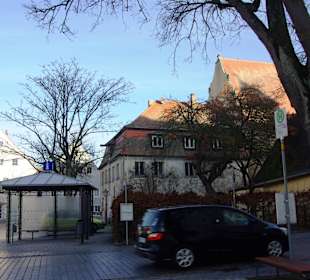 Der Ort vor der Basilika