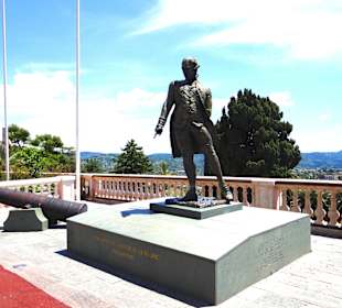 Памятник адмиралу Грассу