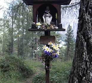 Ein Marterl auf dem Weg zum Rosengarten