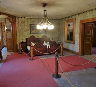 Rundgang durch die Räume des Wasserschlosses