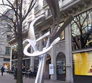 Opera d'arte moderna sulla Bahnhofstrasse