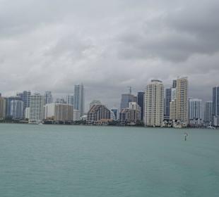 Skyline vom Wasser her