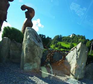 Deko vor den Plastiken