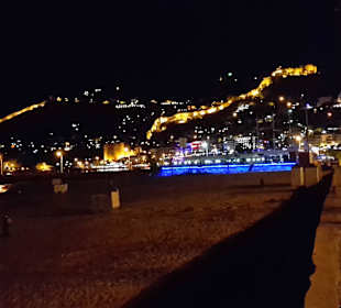 Burg von Alanya bei Nacht