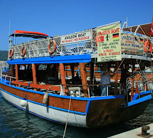 Amazon- Boat, Liegeplatz am Kordon