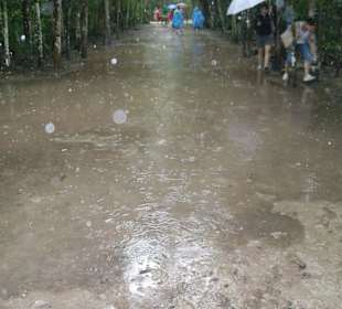 Überfluteter Weg - Regetag