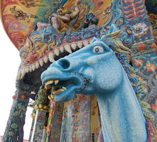 Rundgang um den Tempel