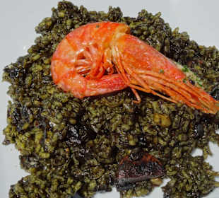 Schwarzer Reis mit Meeresfrüchten