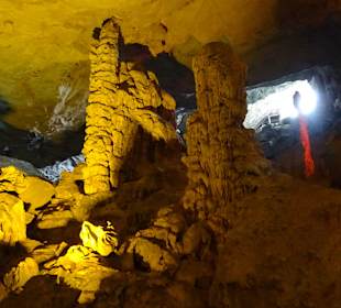 Verschieden Steinformationen in der Höhle