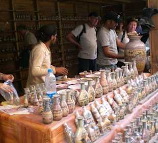 Verkaufsstand der Sandflaschen in Petra