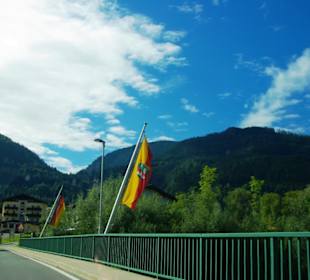 Nach der Brücke geht es rechts ab