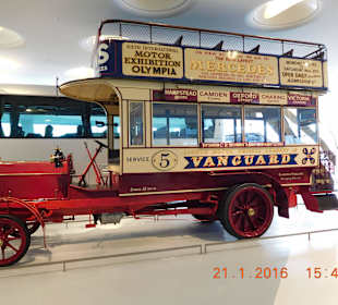 Музей Мерседес-Бенц