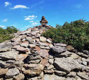 Steintürmchen auch gegenüber