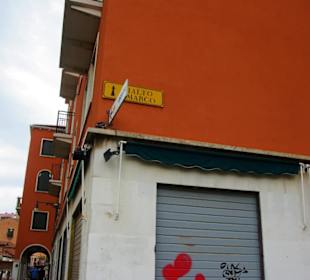 Im Bild immer die Straßenschilder