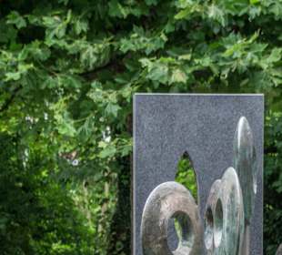 Bronzeskulptur „Innerhalb eines Augenblicks“