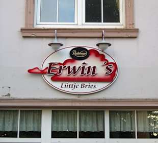 Das Werbeschild von Erwin's "Lüttje Bries"