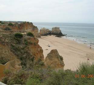 Strand mit Klippenlandschaft in Praia da Rocha