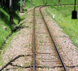 Fortsetzung der Seilbahnfahrt auf Schienen