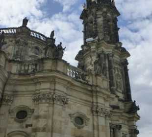 Die Dresdner Hofkirche von außen