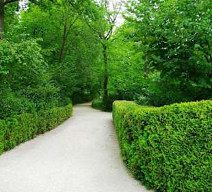 Wege rund um das Schloss