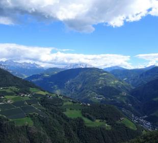 Blick aus der Gondel auf die Dolomiten