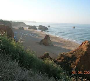 Strand mit Klippenlandschaft in Praia da Rocha