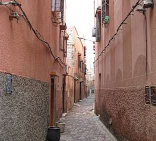 Straße, wenn man aus dem Hotel Riad Ifoulki raus geht