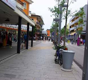 Entlang Fußgängerzone
