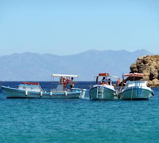 Fischerboote in der Super Paradise Bucht