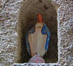 Heiligenfiguren Hauswänden
