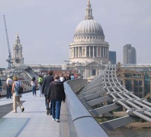 Über die Themse nach Tate Modern oder ...