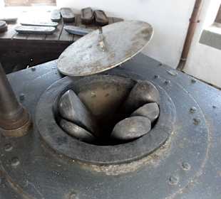 Bleischmelzofen im Dachgeschoss des Turmes