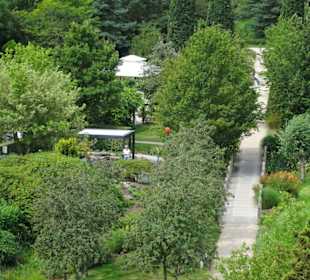 Blick vom Aussichtsturm in den Park der Gärten