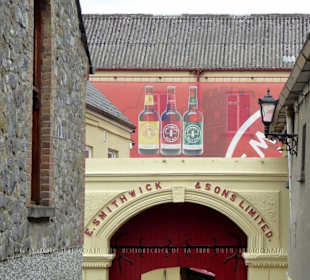 Vor dem Eingang zu Smithwicks Brauereiführung