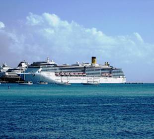 Kreuzfahrtschiffe im Hafen