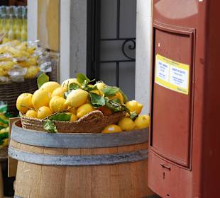Zitronen und Briefkasten am Plaza Garibaldi