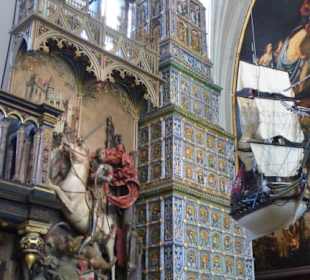 12 m hoher Kachelofen im Artushof, Langer Markt