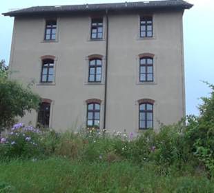 Entlang der Festungsmauer