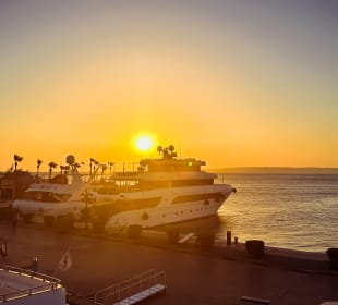 Sonnenaufgang im Hafen 