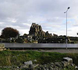 An der Strasse liegt schon die Antike