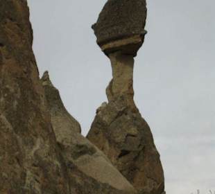 ..daß der große Stein nichjt herrunterfällt