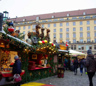 Am Platz entlang