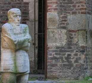 Skulptur Trauernde Eltern